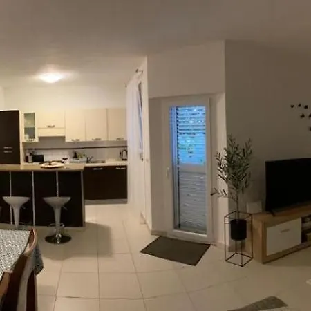 Holiday home Kuca Za Odmor Nika Vrsi