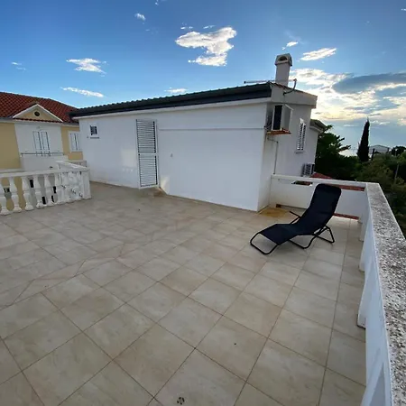 Holiday home Kuca Za Odmor Nika Vrsi